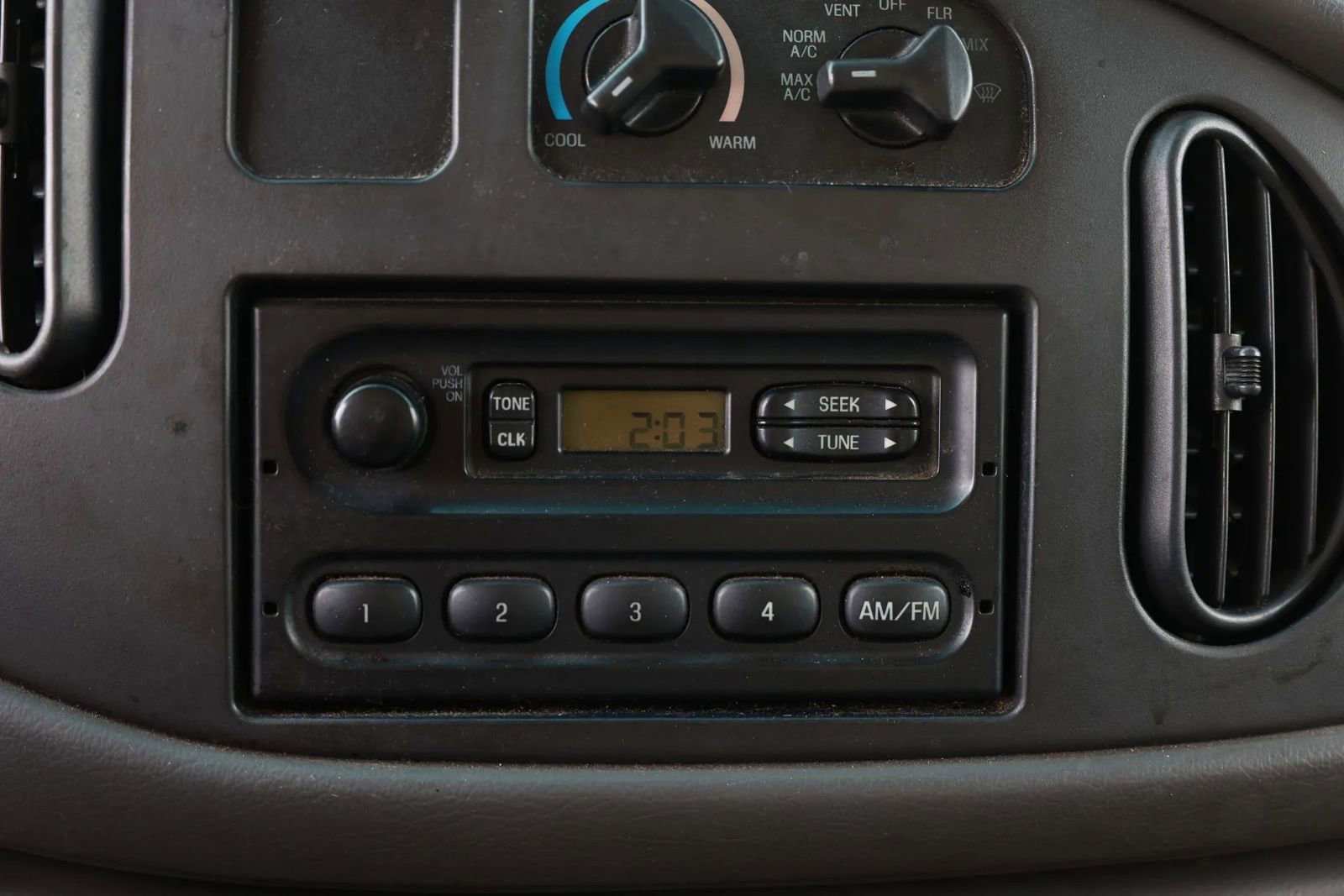 Used 2005 Ford E-350 and Econoline 350 Super Duty image 29