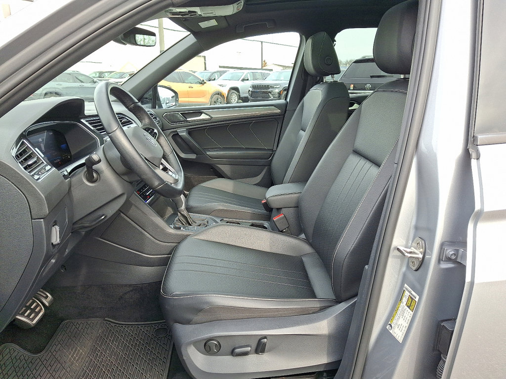 Used 2023 Volkswagen Tiguan SE R-Line image 23