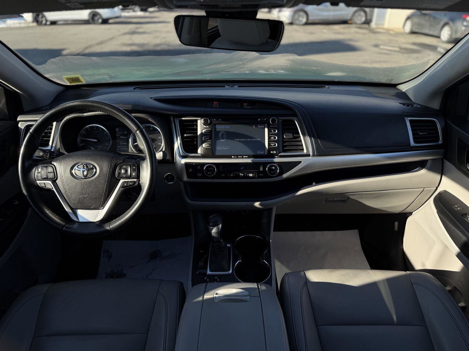 Used 2019 Toyota Highlander XLE image 25