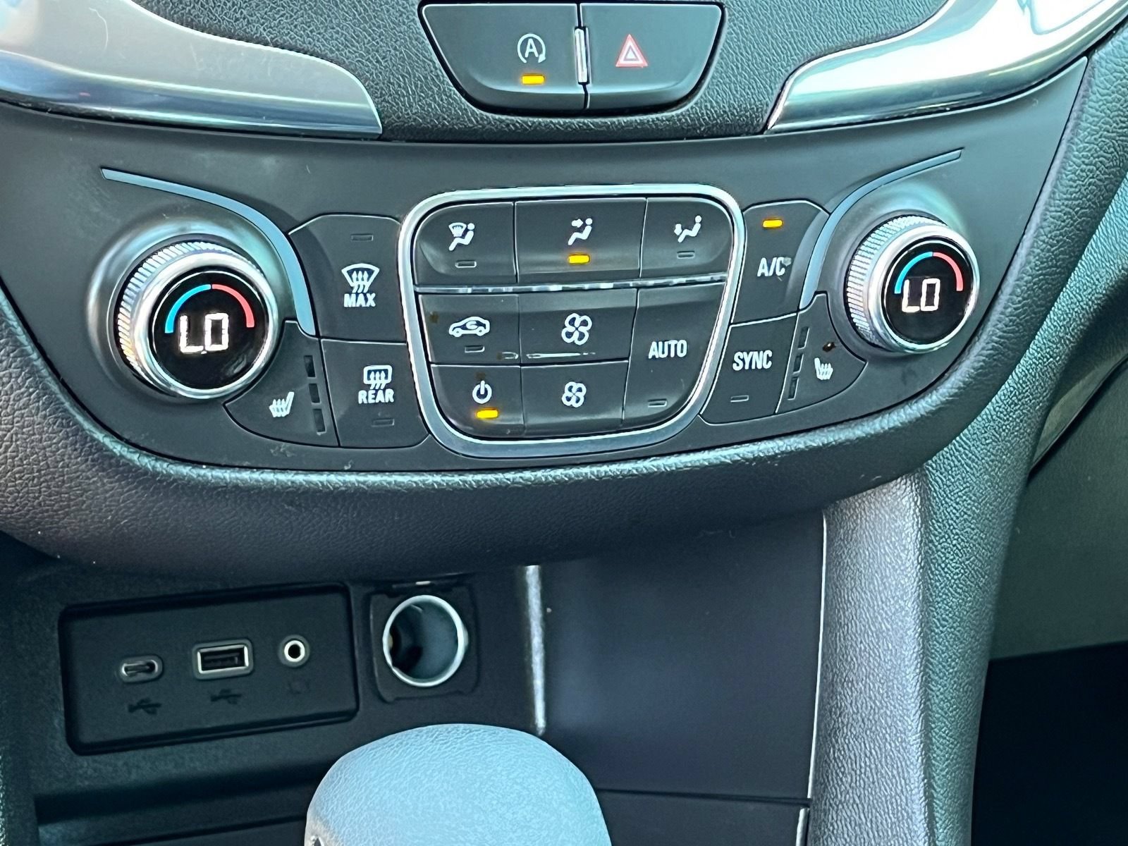 Used 2022 Chevrolet Equinox LT FWD image 26
