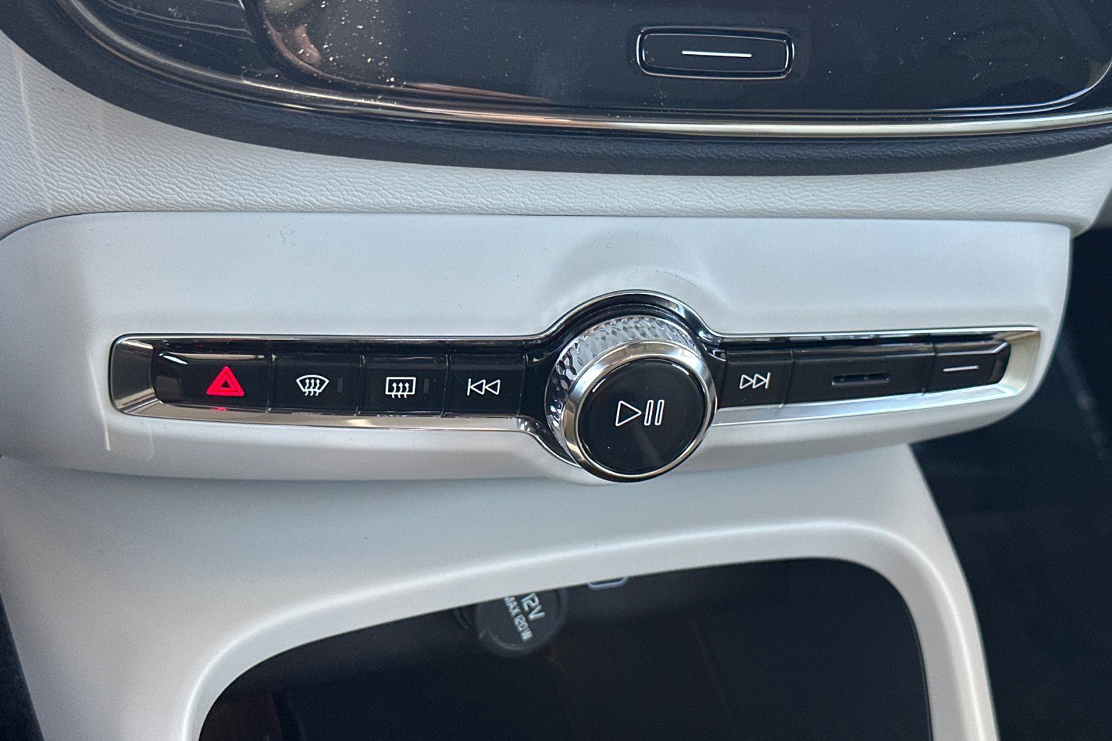 New 2026 Volvo XC40 B5 Ultra w/ Climate Package image 18