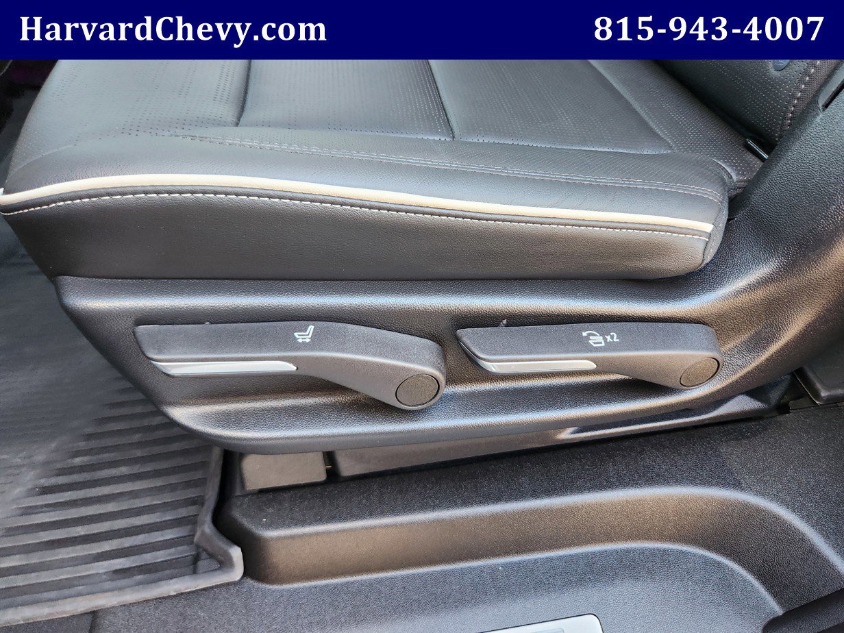 Used 2024 Cadillac Escalade ESV Premium Luxury w/ Performance Package image 33