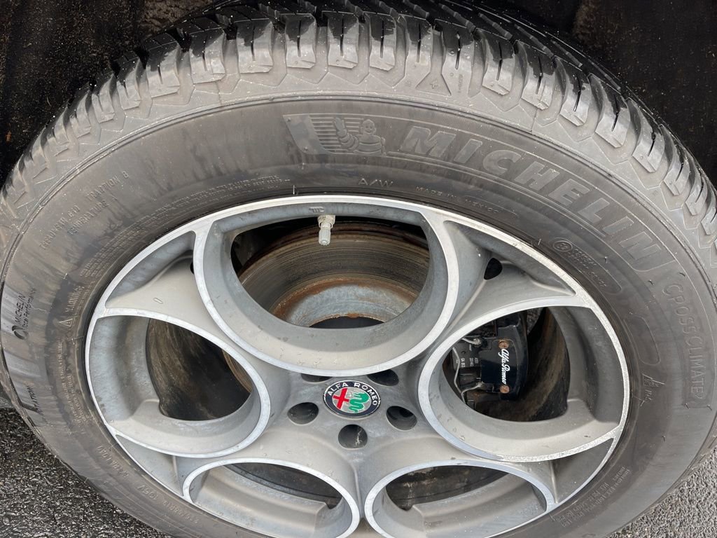 Used 2018 Alfa Romeo Stelvio AWD image 14