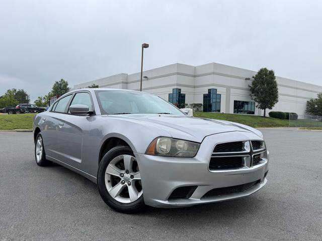 Used 2014 Dodge Charger SE RWD image 2