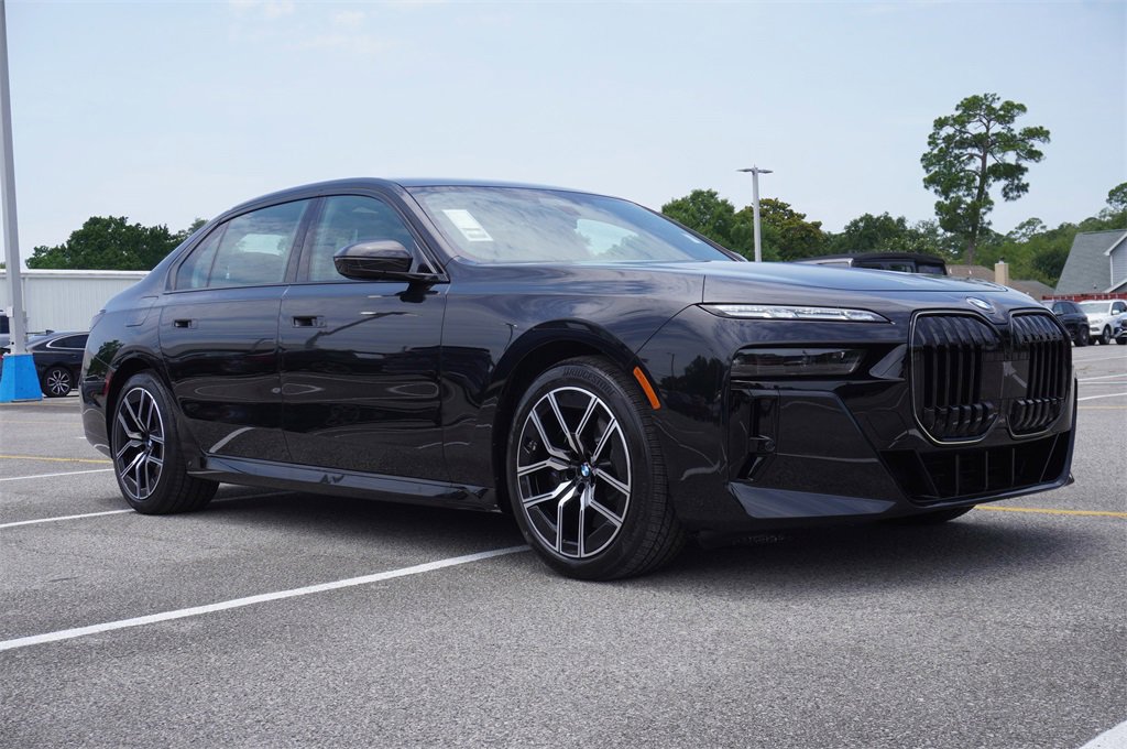 New 2025 BMW 740i w/ Executive Package image 2