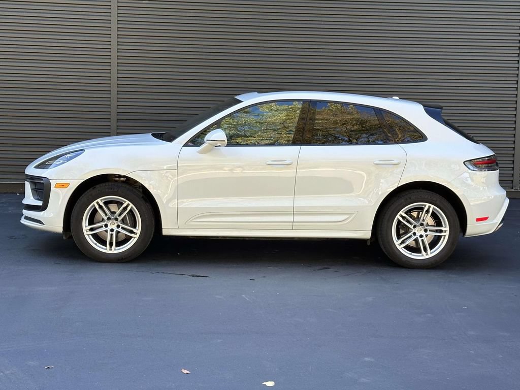 Certified 2025 Porsche Macan AWD/4WD image 2