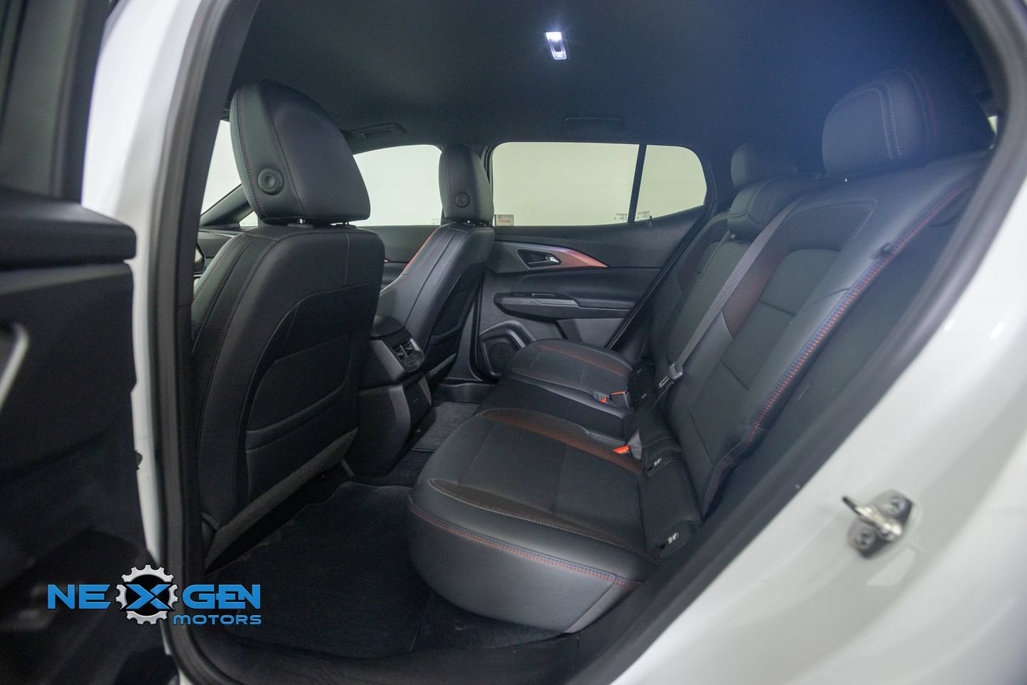 Used 2024 Chevrolet Equinox EV RS FWD image 28