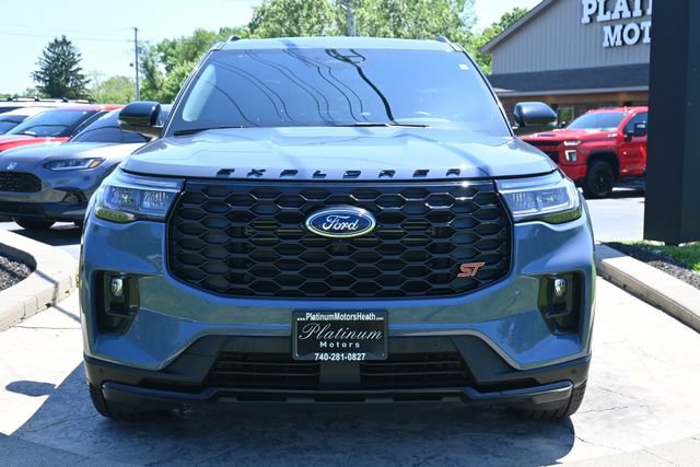 Used 2025 Ford Explorer ST AWD/4WD image 2