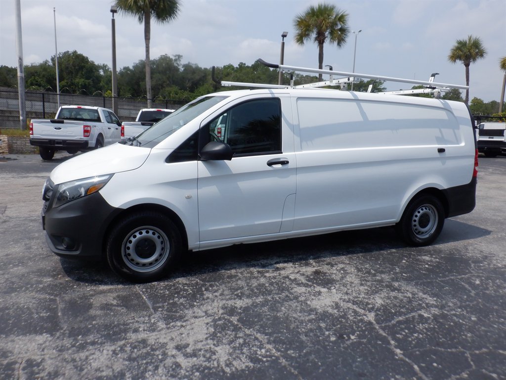 Used 2023 Mercedes-Benz Metris image 2