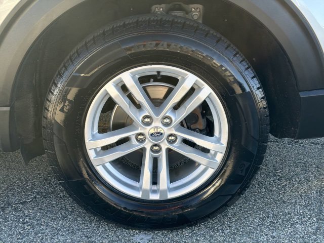 Used 2021 Ford Explorer XLT w/ Equipment Group 202A AWD/4WD image 11