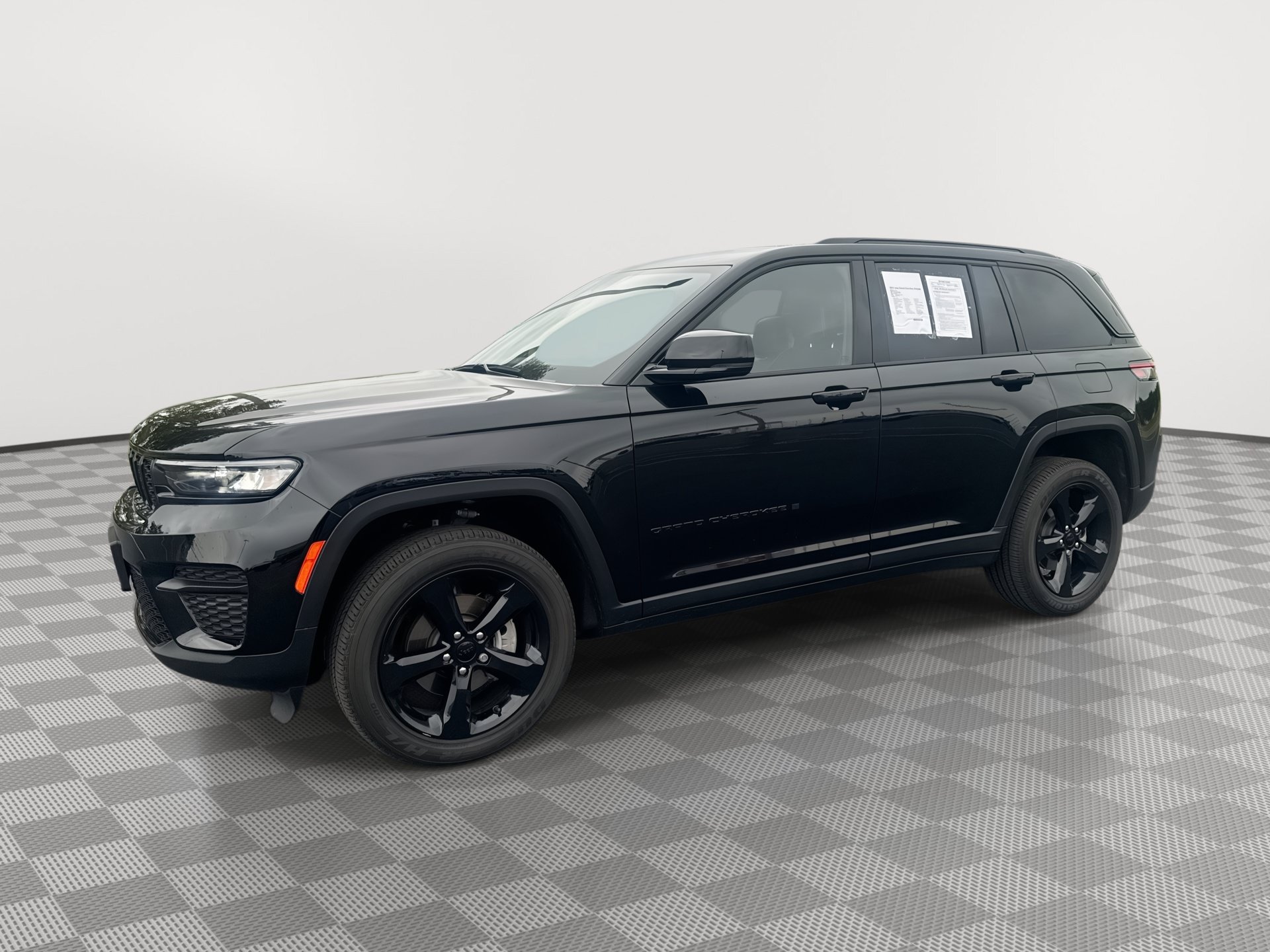 Used 2023 Jeep Grand Cherokee Altitude AWD/4WD image 1