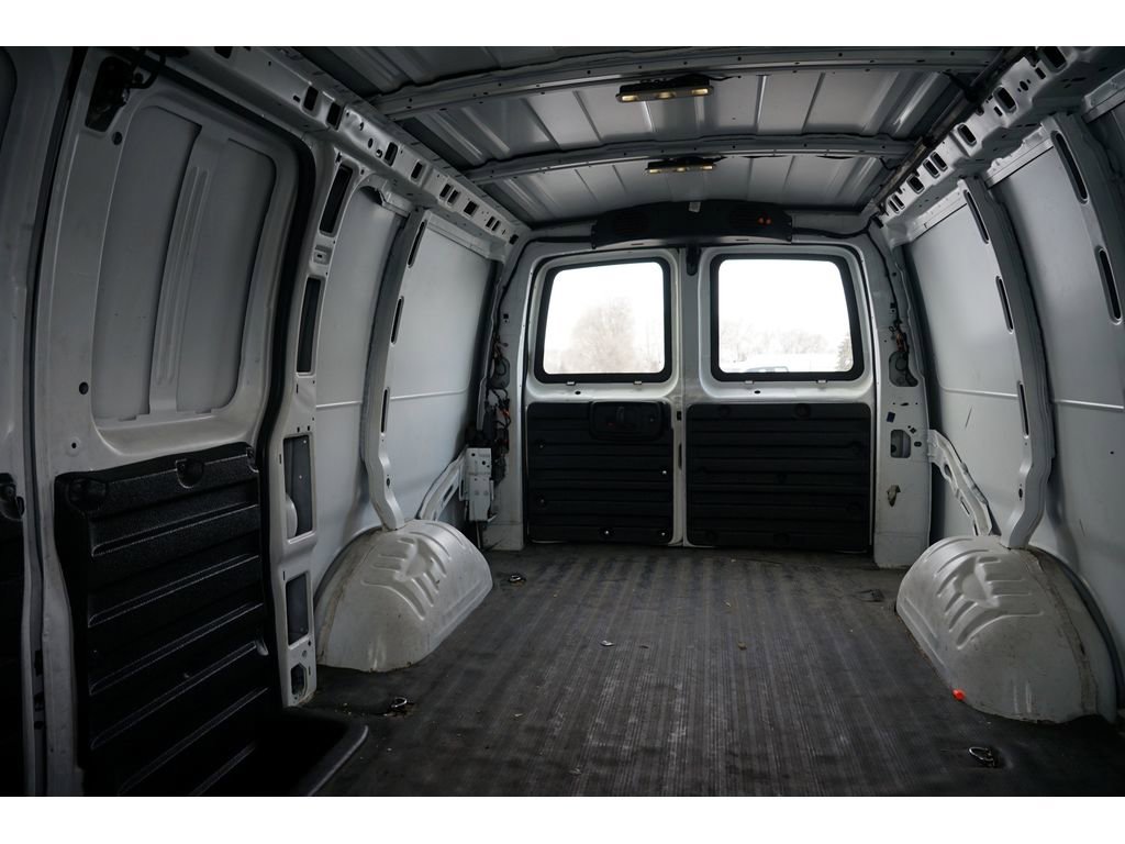 Used 2018 Chevrolet Express 2500 w/ Driver Convenience Package image 25