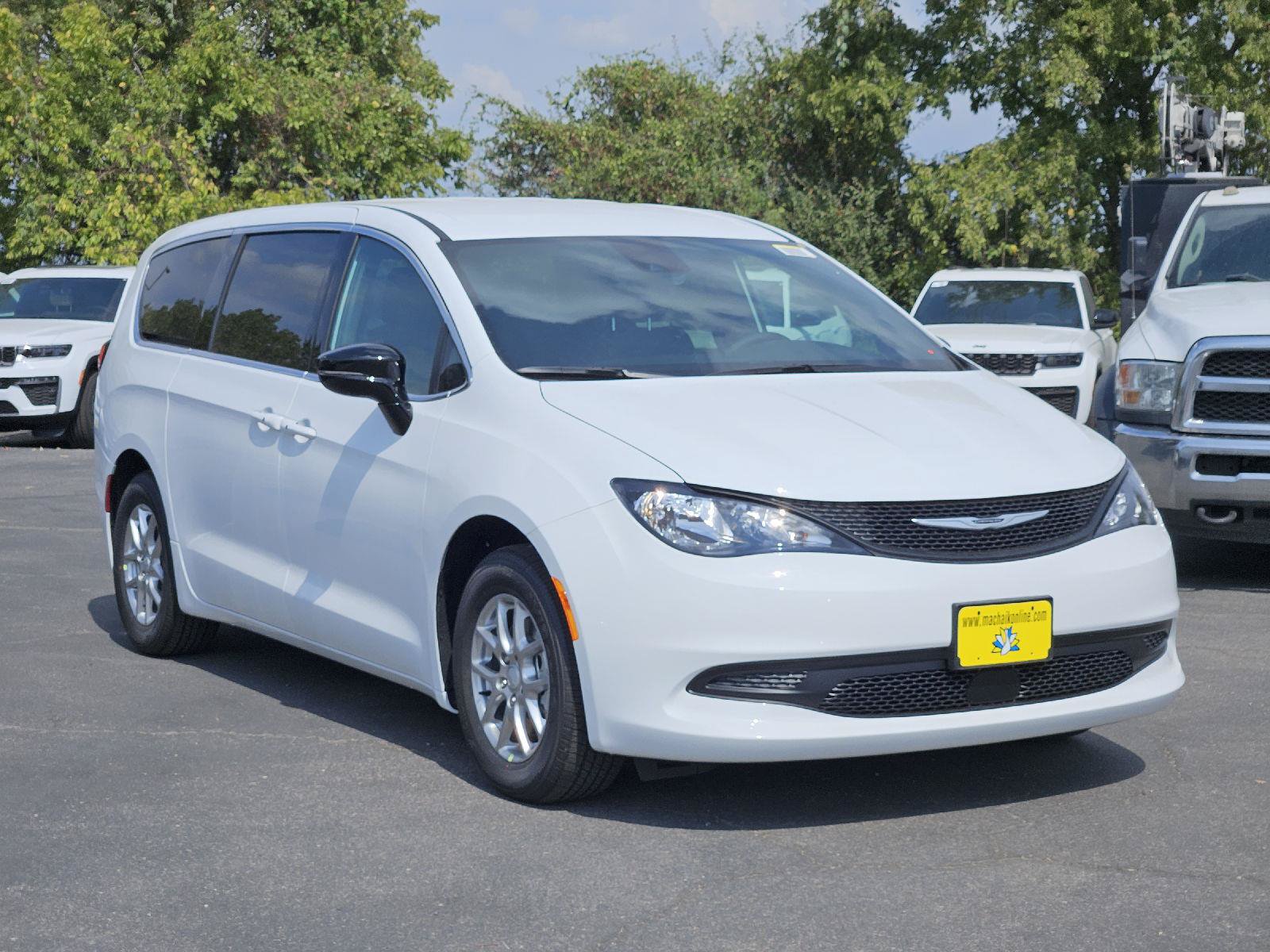 New 2027 Chrysler Pacifica LX FWD image 2