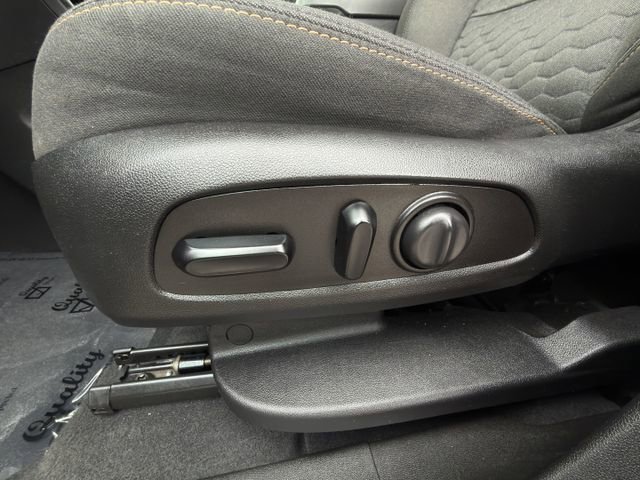 Used 2020 Chevrolet Equinox LT image 24