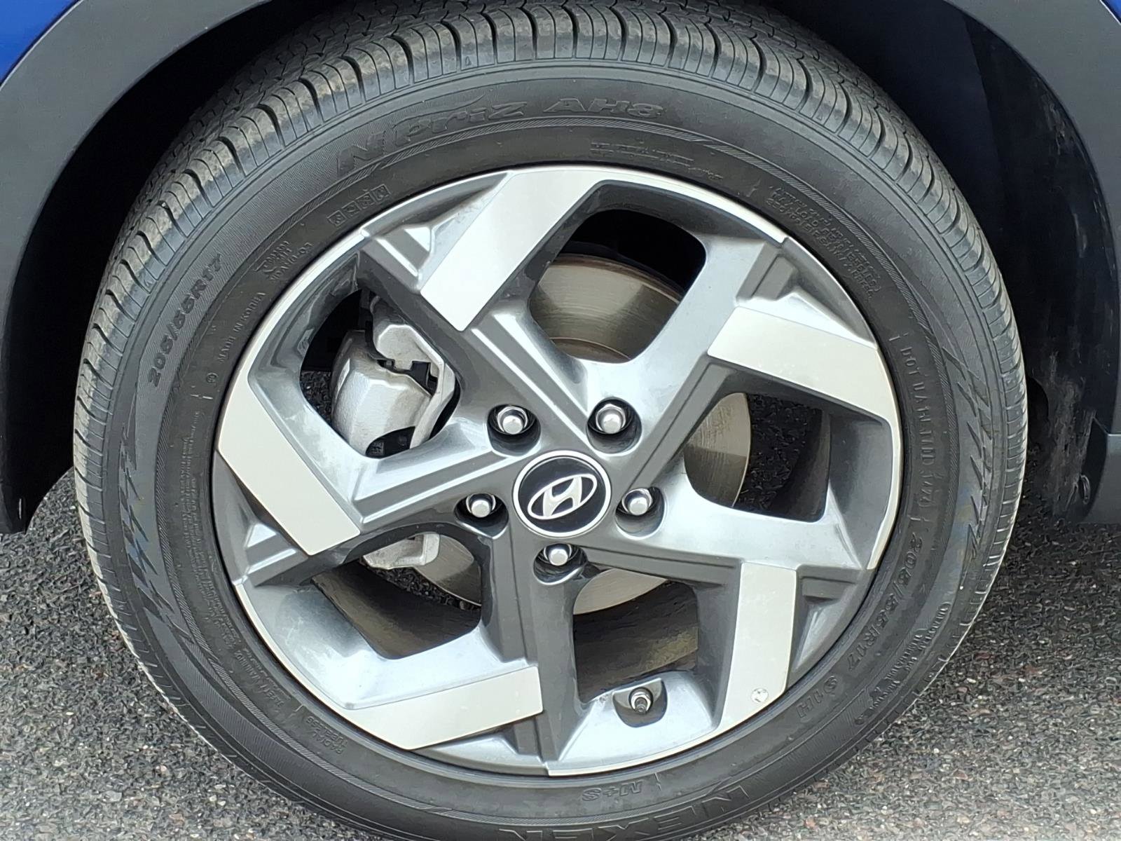 Certified 2025 Hyundai Venue SEL image 9