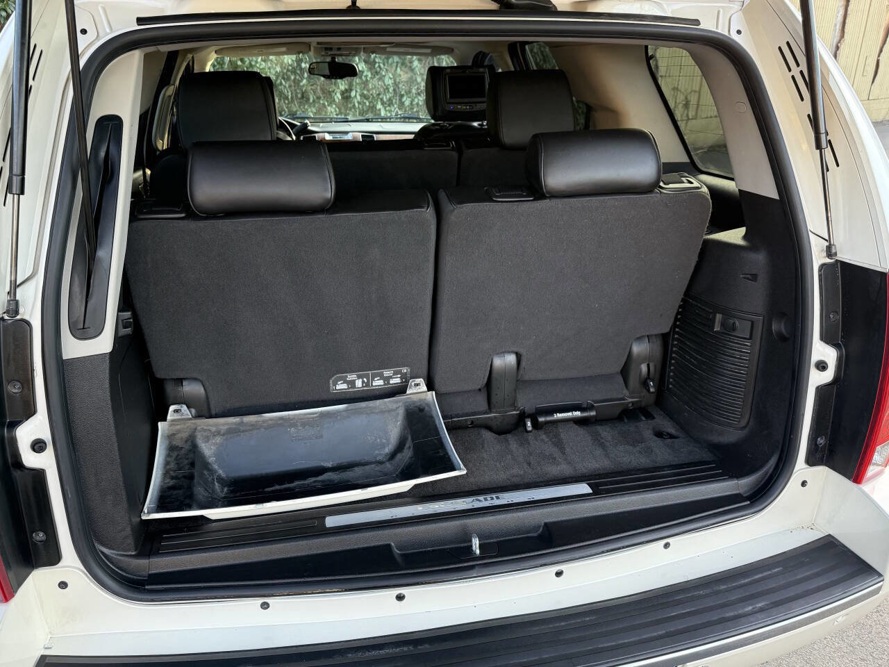 Used 2012 Cadillac Escalade Platinum image 19