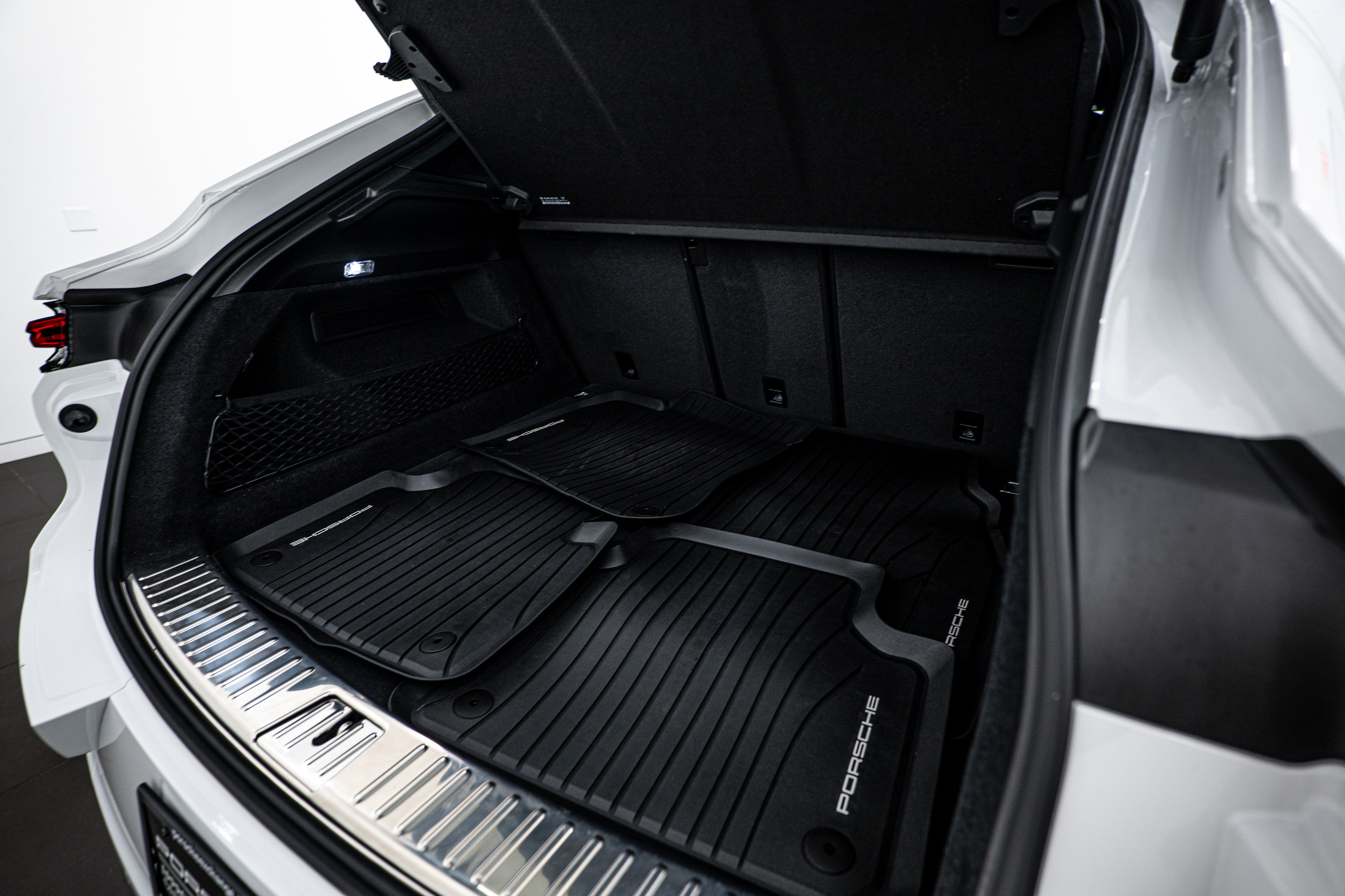 Certified 2025 Porsche Cayenne Coupe image 25