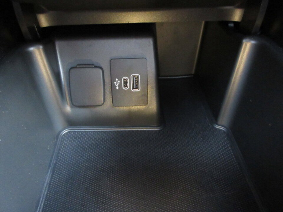 Used 2025 Ford Explorer ST-Line w/ Premium Package image 32