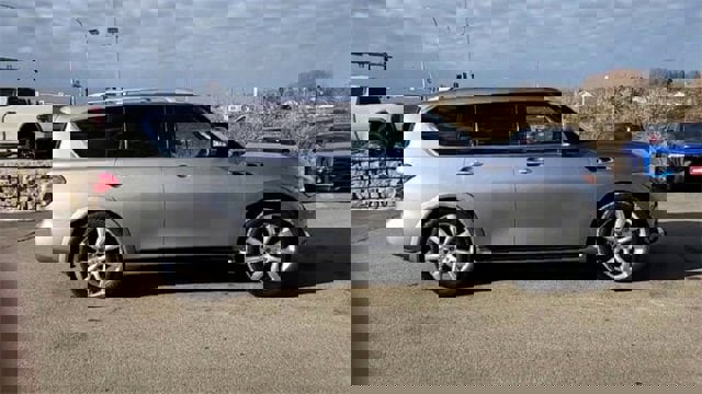 Used 2011 INFINITI QX56 7-Passenger w/ Deluxe Touring Pkg image 9