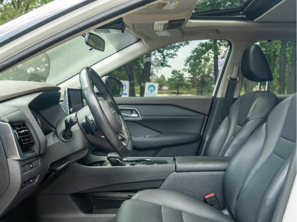 Used 2021 Nissan Rogue SV w/ Premium Package FWD image 12
