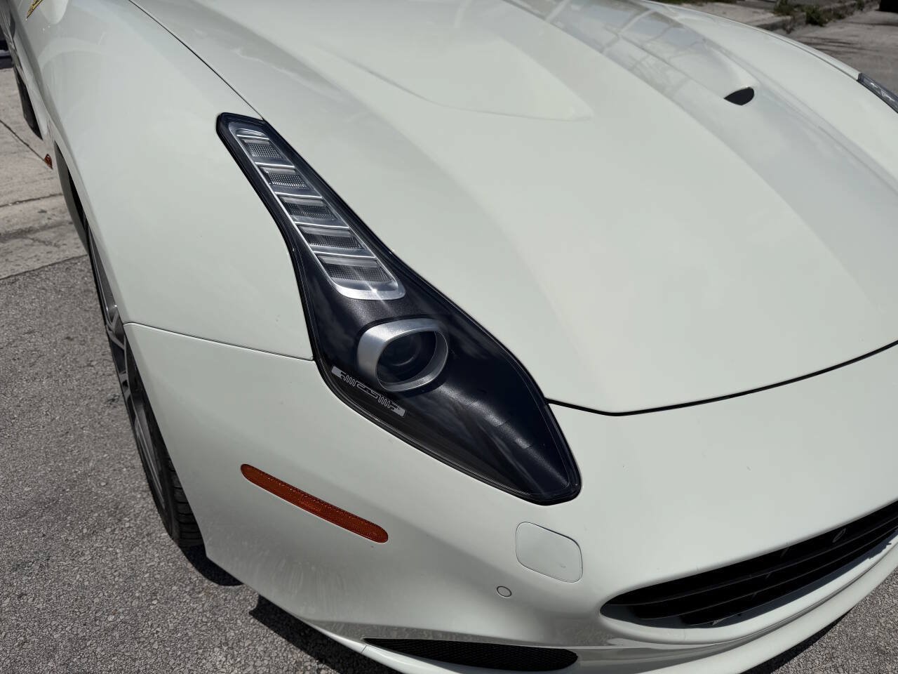 Used 2015 Ferrari California T RWD image 19