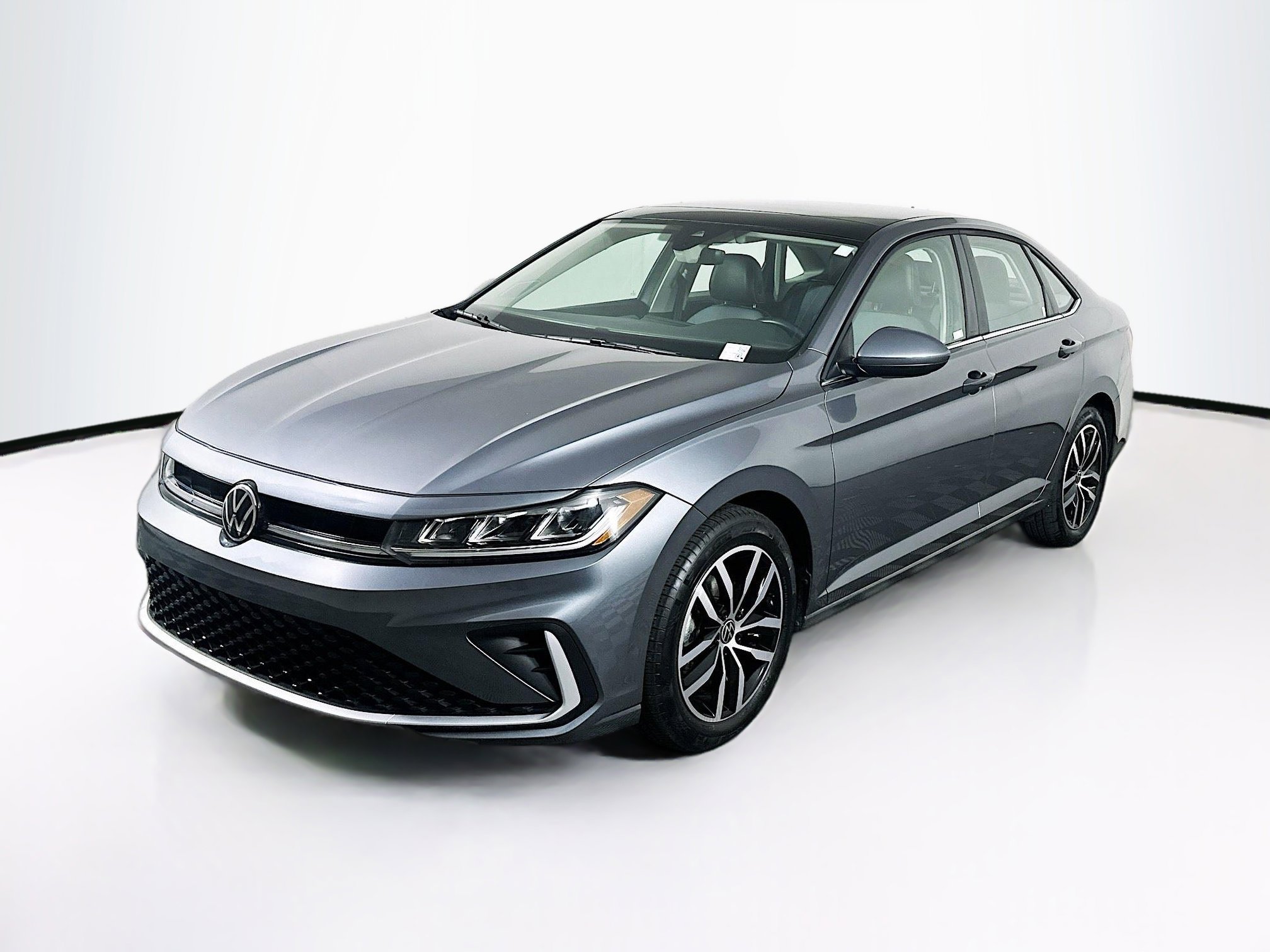 Used 2025 Volkswagen Jetta SE FWD image 3