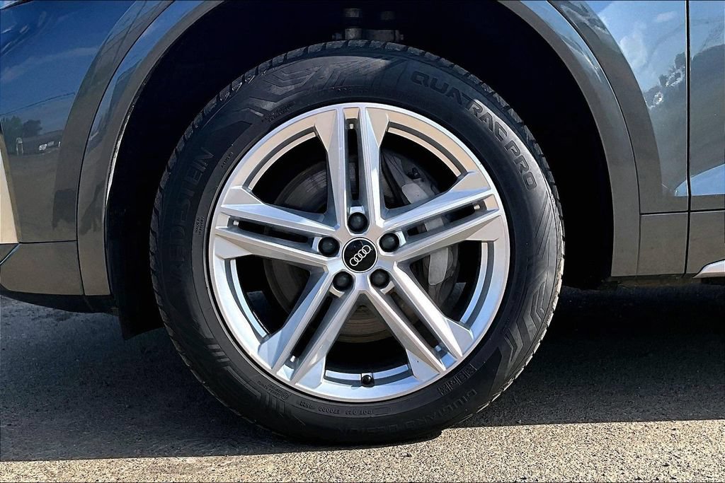 Used 2021 Audi Q5 e Premium Plus w/ Premium Plus Package AWD/4WD image 12