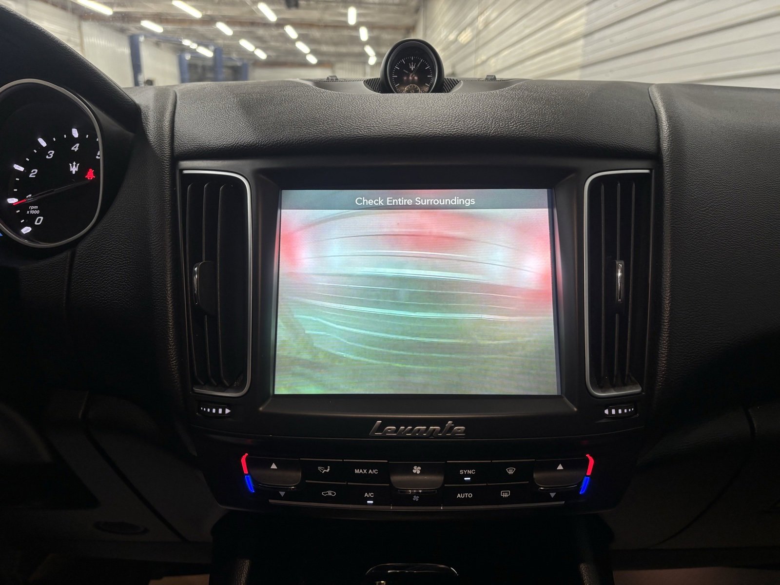 Used 2018 Maserati Levante image 19