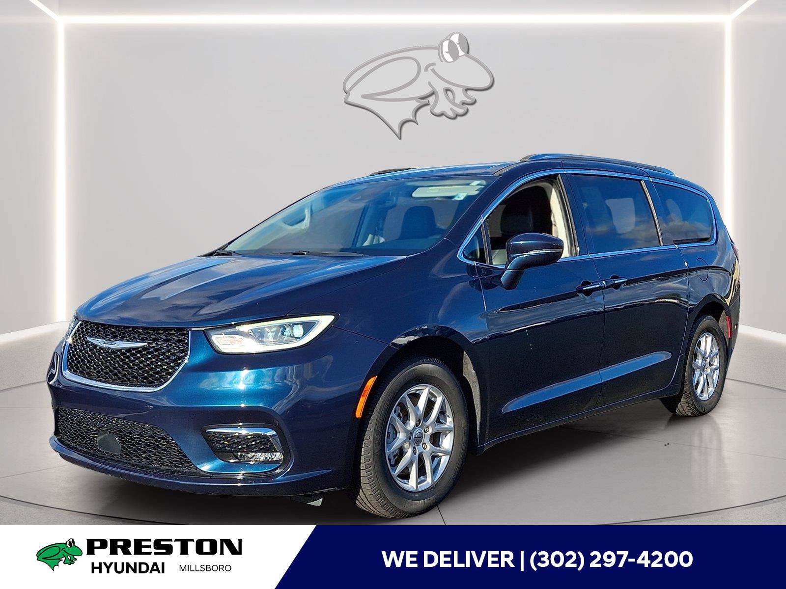 Used 2021 Chrysler Pacifica Touring-L w/ Uconnect Theater Family Group
