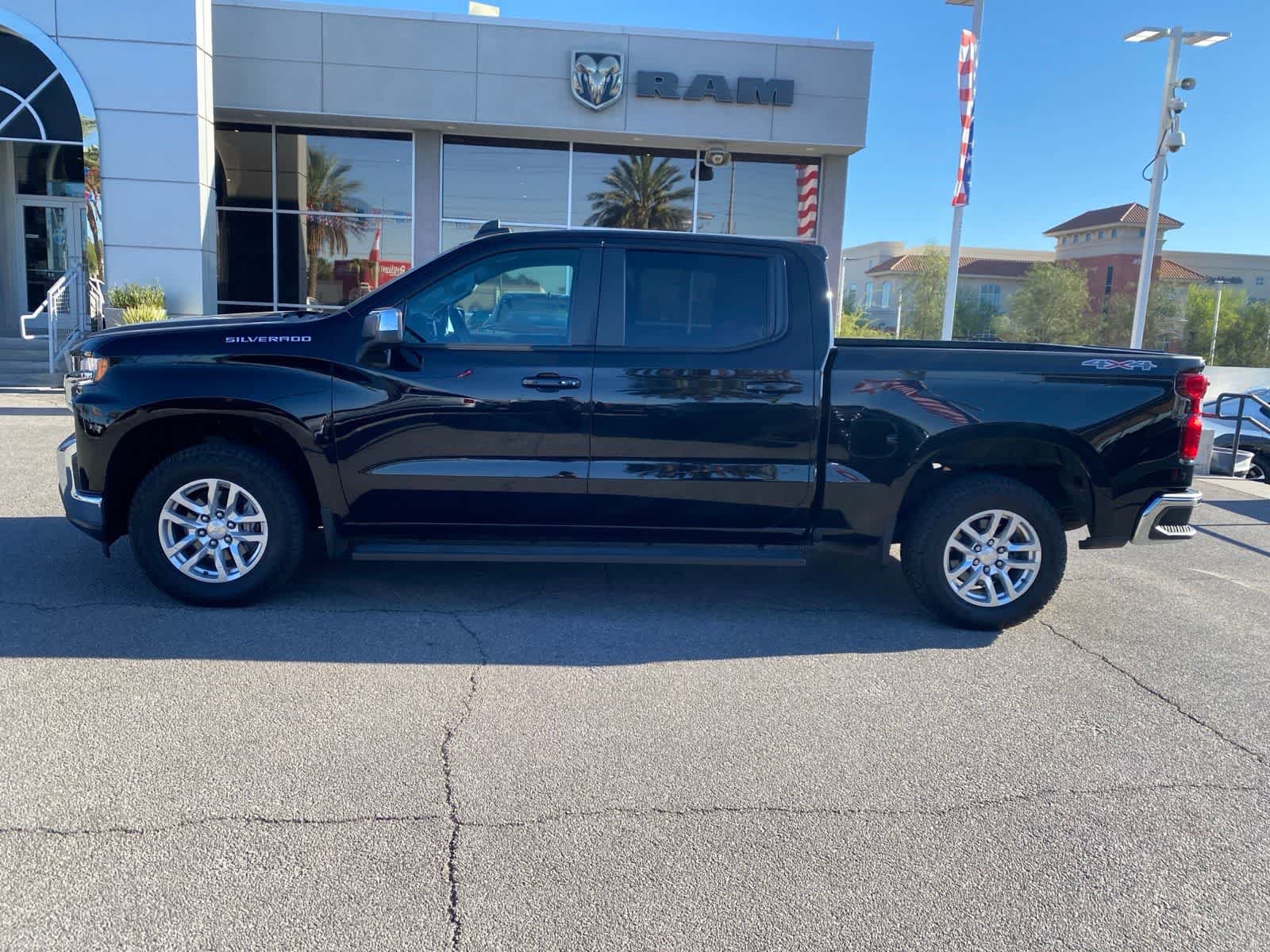 Used 2021 Chevrolet Silverado 1500 LT AWD/4WD image 9