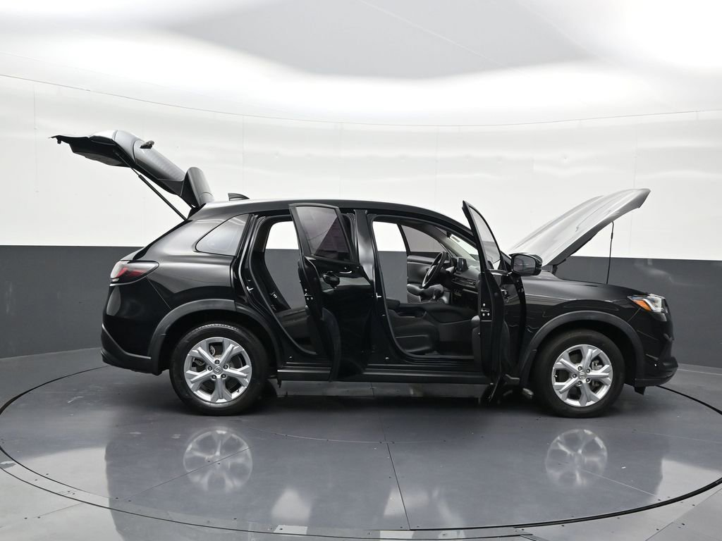 Used 2023 Honda HR-V LX image 32
