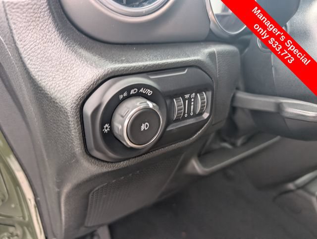 Used 2022 Jeep Wrangler Rubicon w/ Steel Bumper Group AWD/4WD image 12
