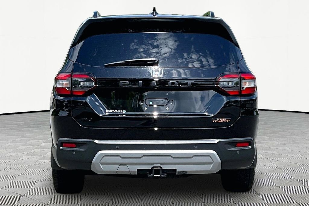 Used 2025 Honda Pilot TrailSport image 7