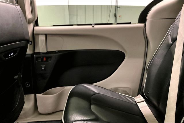 Used 2024 Chrysler Pacifica Limited image 21
