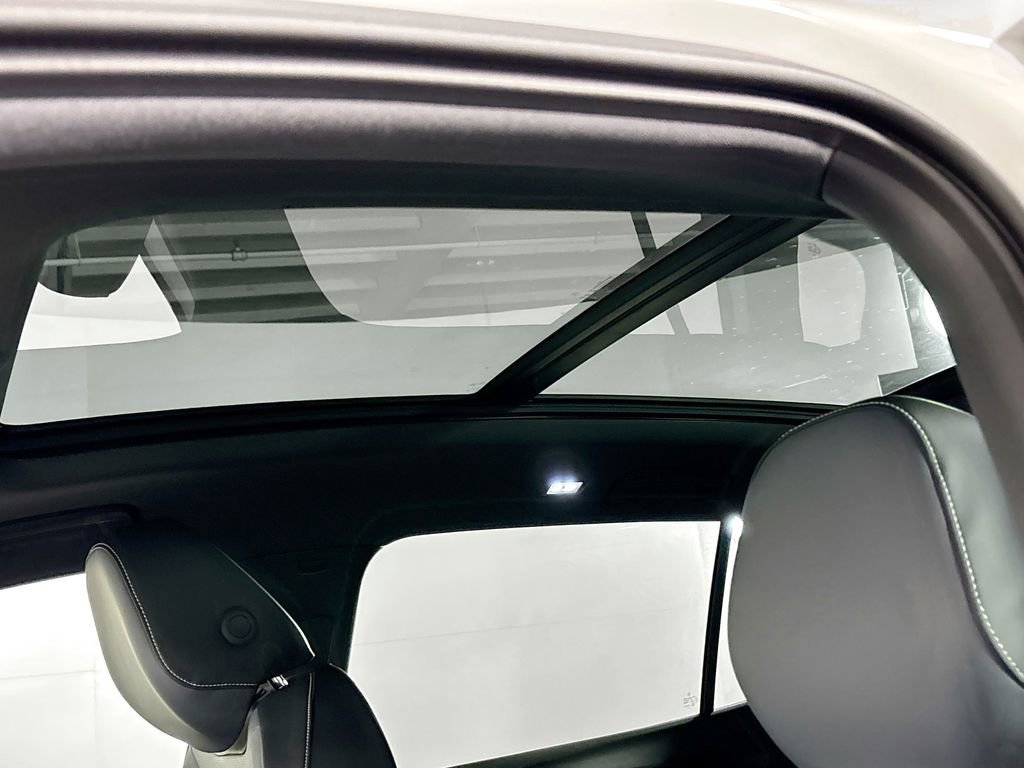 New 2025 Volkswagen Tiguan SE R-Line image 17