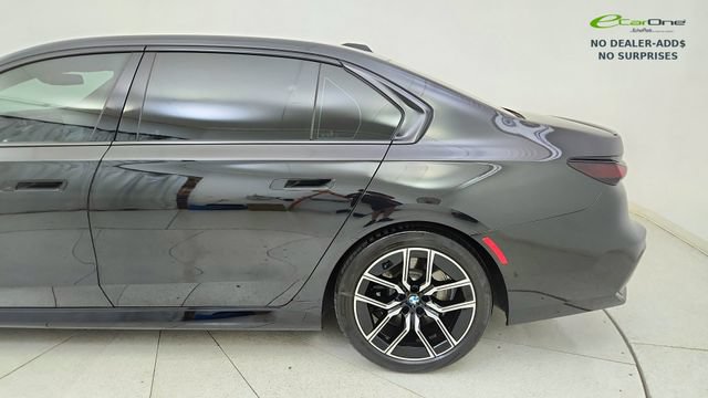Used 2023 BMW 740i w/ Parking Assistance Package RWD image 10
