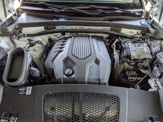 Certified 2025 Porsche Macan Turbo image 29