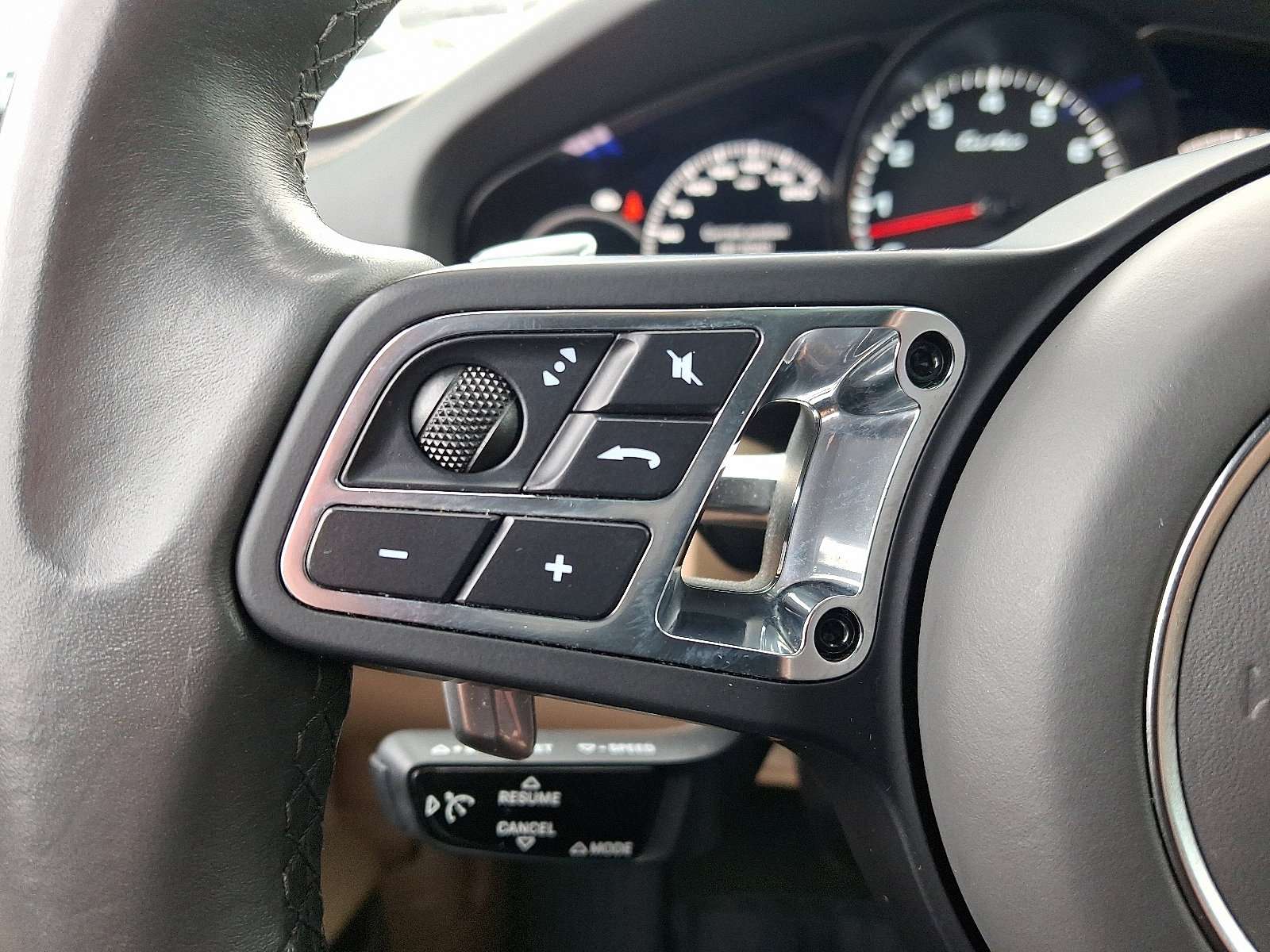 Used 2019 Porsche Cayenne Turbo image 21