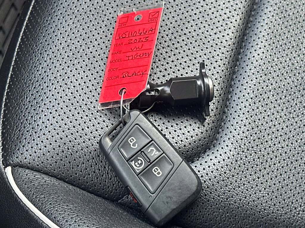 Used 2023 Volkswagen Tiguan SEL R-Line AWD/4WD image 36