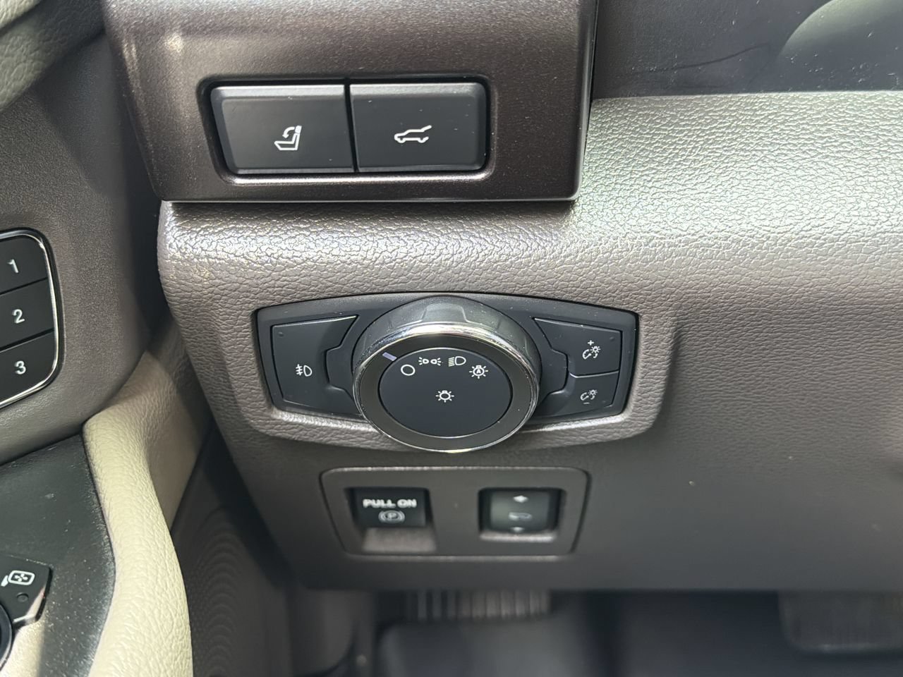 Used 2020 Ford Expedition Limited AWD/4WD image 29