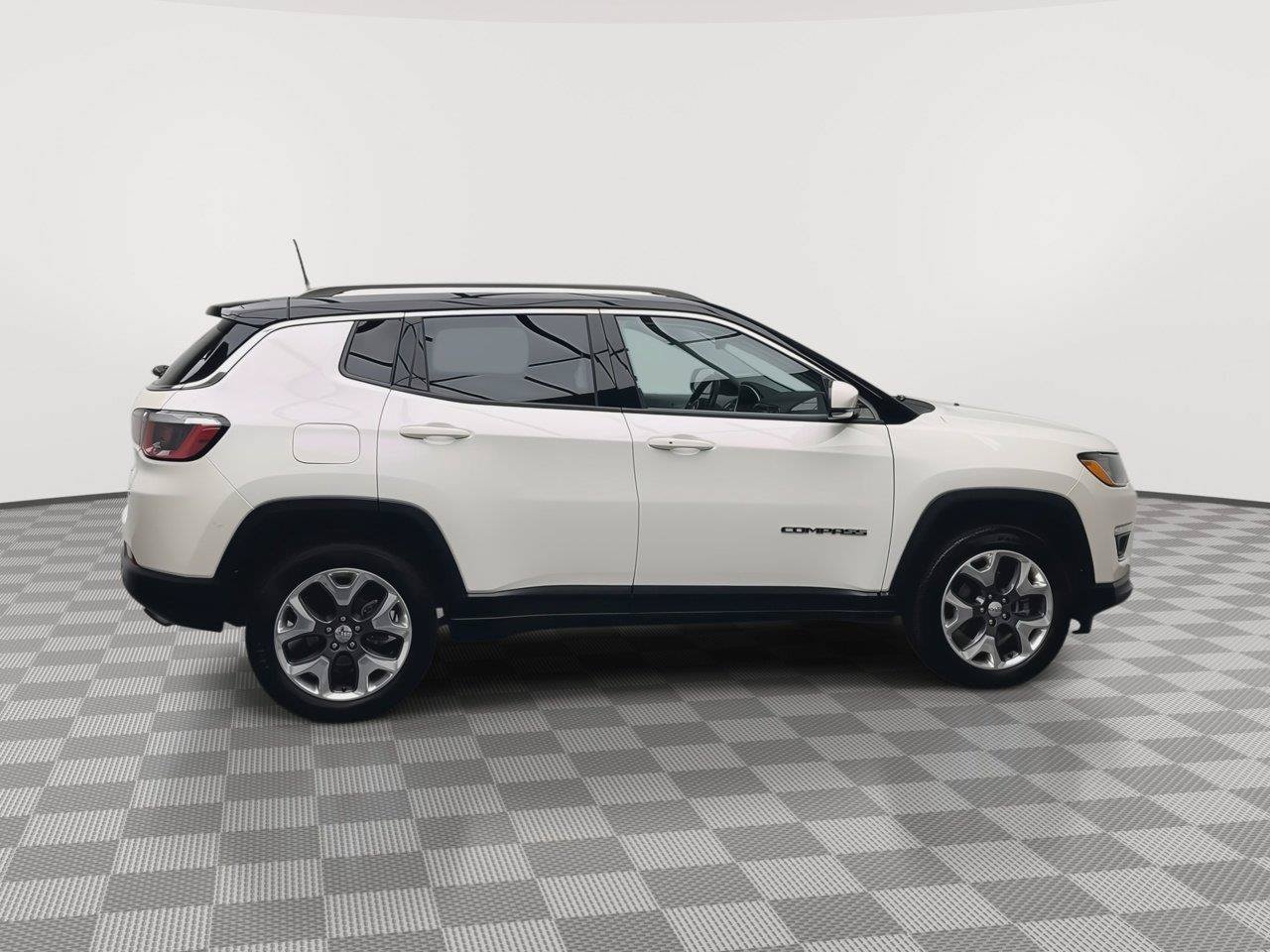 Used 2018 Jeep Compass Limited AWD/4WD image 35