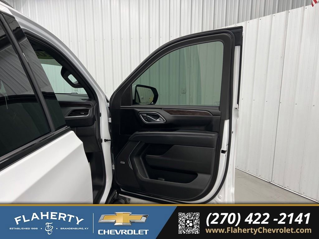 Used 2023 Chevrolet Tahoe Z71 w/ Luxury Package AWD/4WD image 14