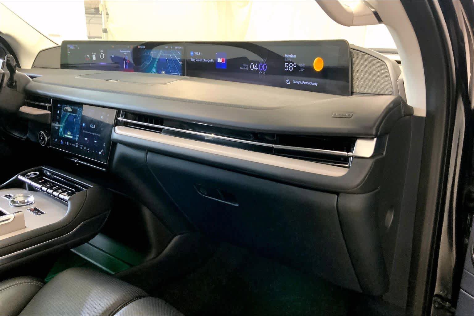 Used 2025 Lincoln Navigator Reserve image 18