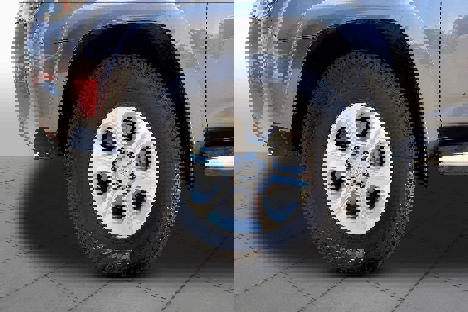 Used 2015 Toyota 4Runner SR5 AWD/4WD image 10