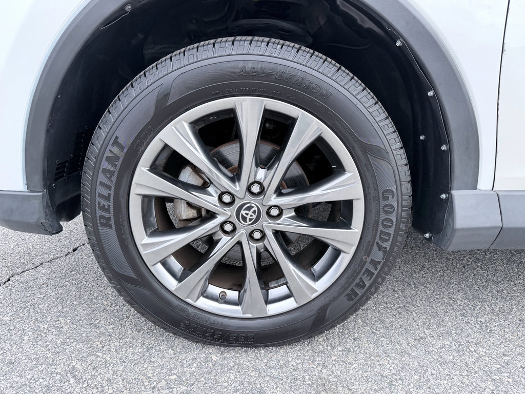 Used 2018 Toyota RAV4 Limited image 35