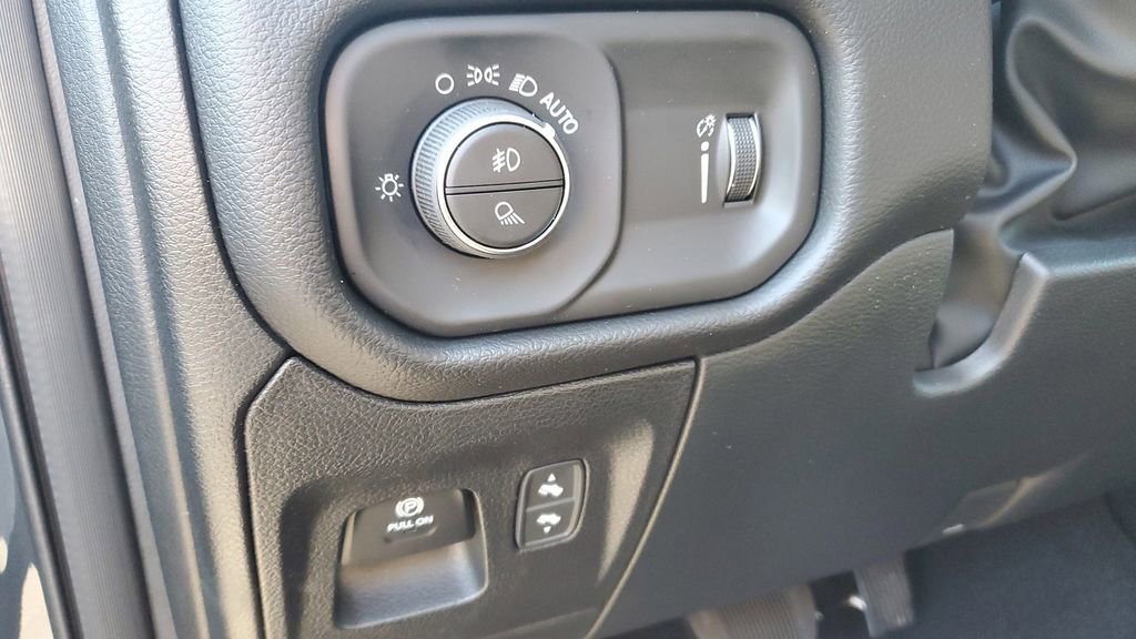 New 2026 RAM 1500 4x4 Crew Cab image 23