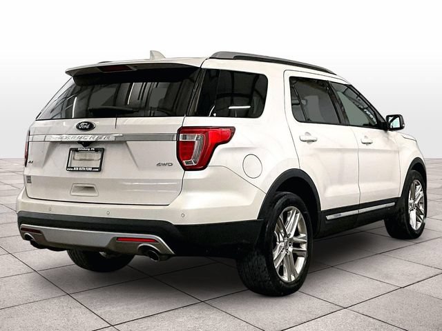 Used 2017 Ford Explorer XLT w/ Equipment Group 202A AWD/4WD image 12