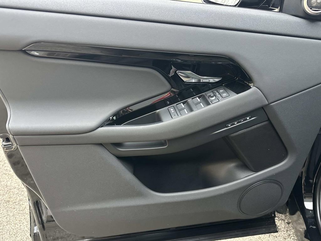 New 2026 Land Rover Range Rover Evoque Dynamic SE image 9