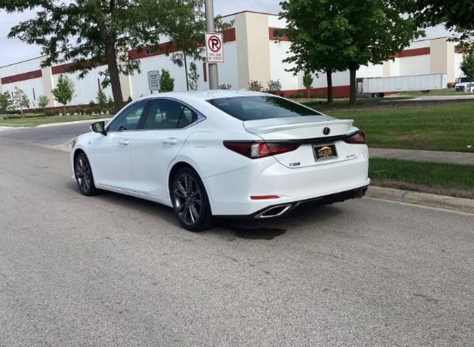 Used 2020 Lexus ES 350 F Sport w/ Accessory Package 2 FWD image 3