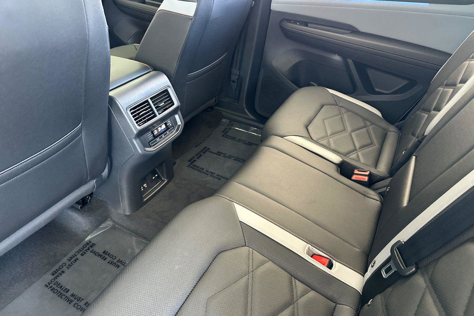 New 2025 Volkswagen Atlas Peak Edition SE image 11